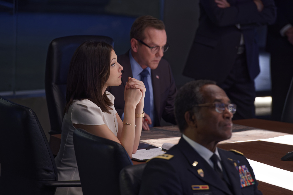 DESIGNATED SURVIVOR 1.14 Photos