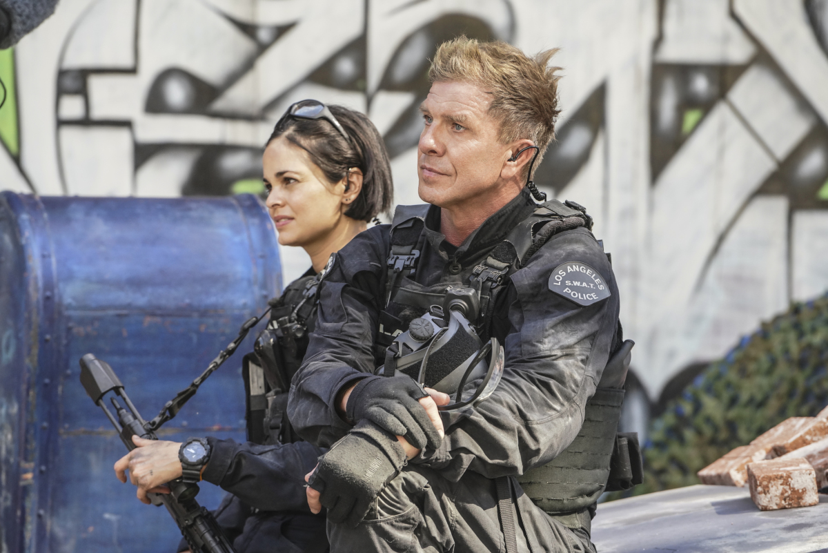 SWAT 2x01 Shaky Town